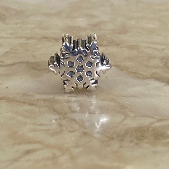 Chamilia Sterling Silver Snowflake Charm - Picture 2 of 5